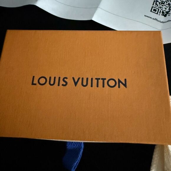 Used in excellent condition Louis Vuitton  blk Gray Eclipse Monogram Card Holder - Picture 8 of 11